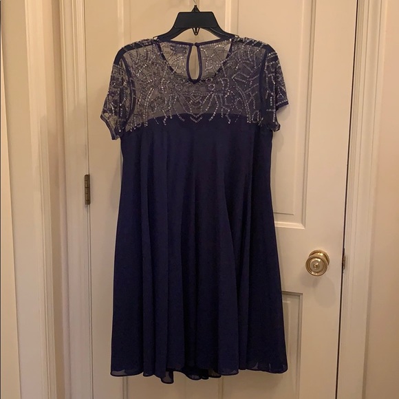 Dress - Picture 4 of 8